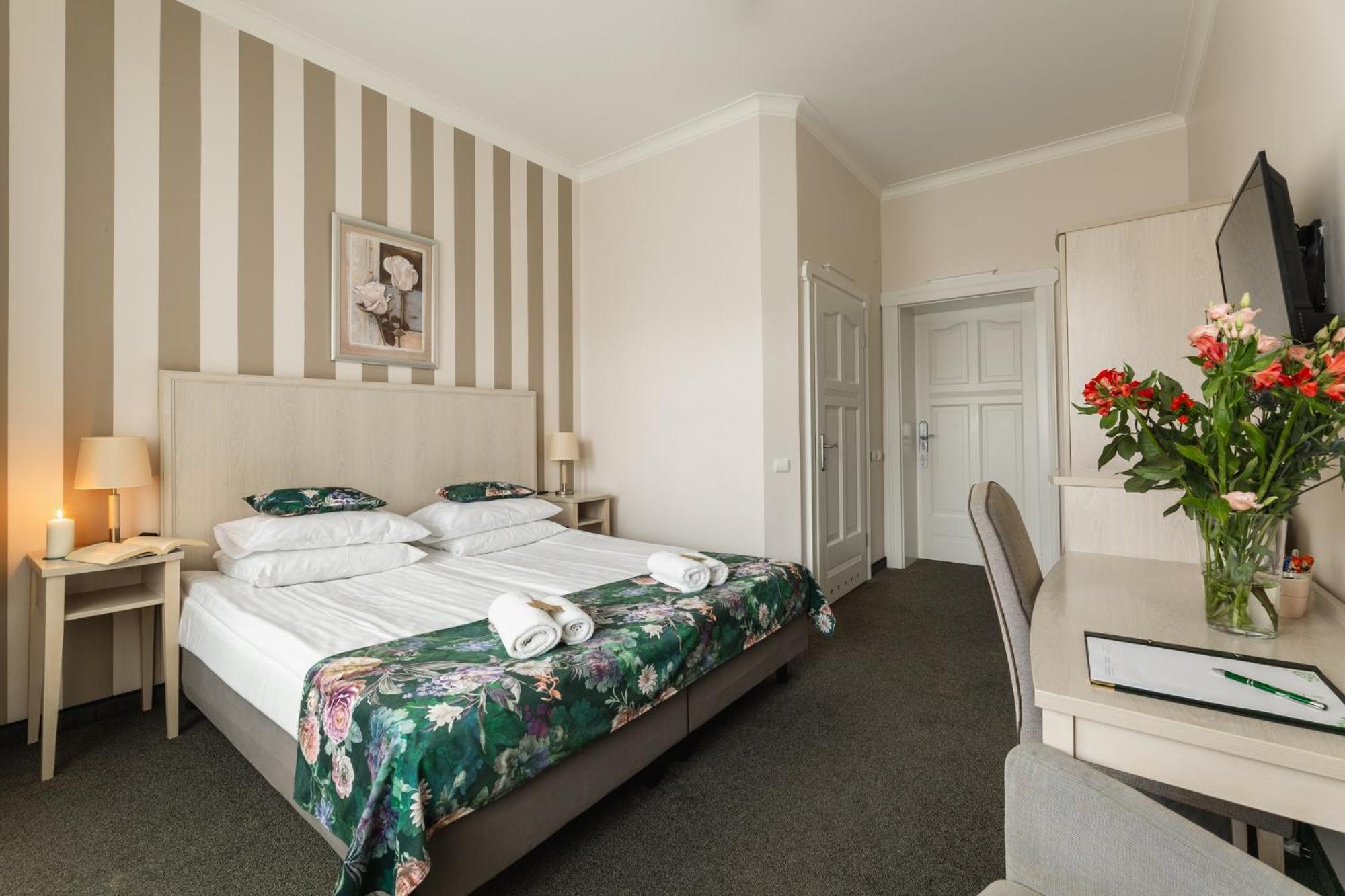 Hotel Amalia Kudowa-Zdrój Exteriér fotografie